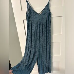 Natural life flowy jumpsuit size small.